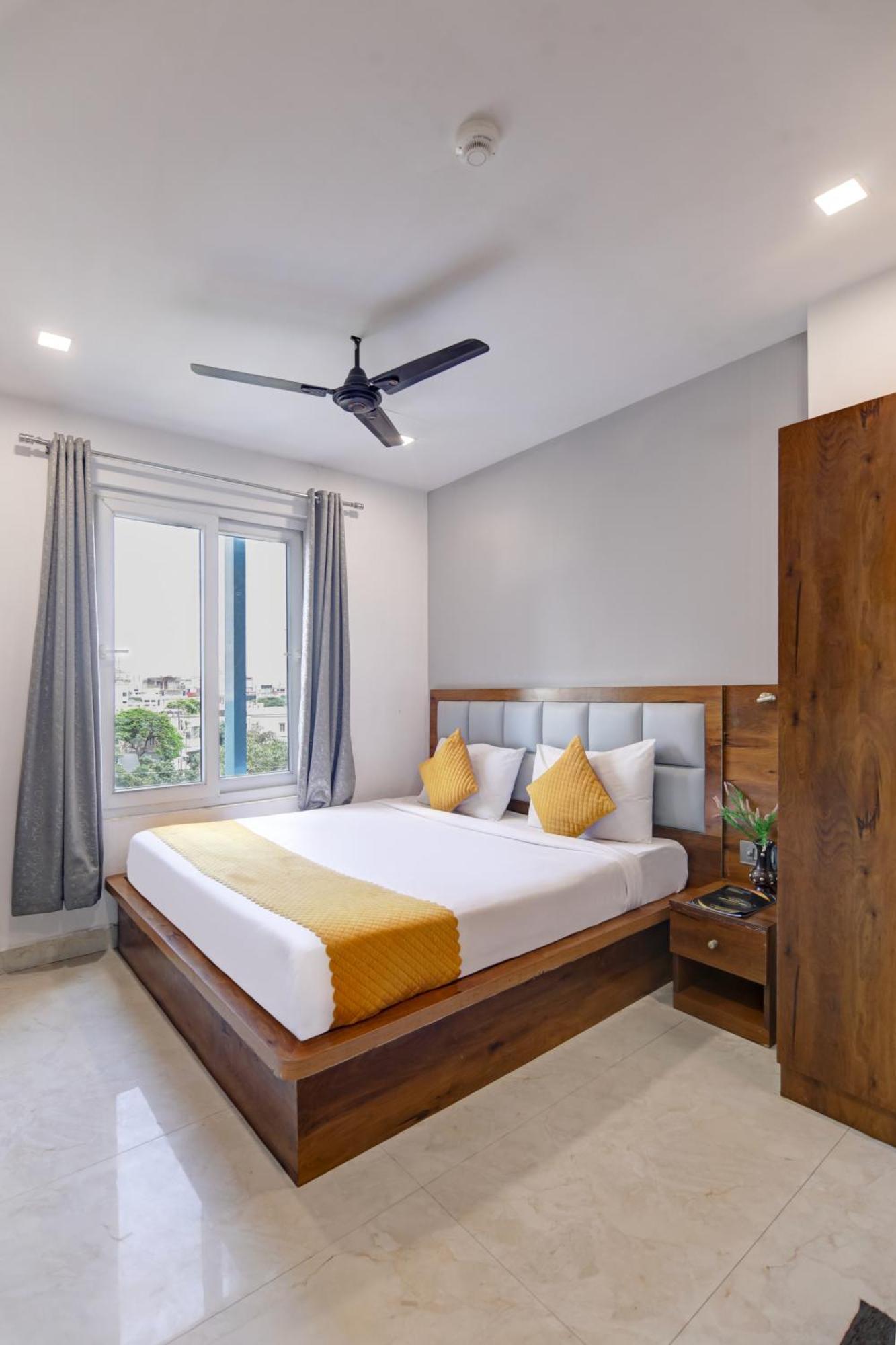 Status By Hotel The Emporio Ghaziabad Dış mekan fotoğraf