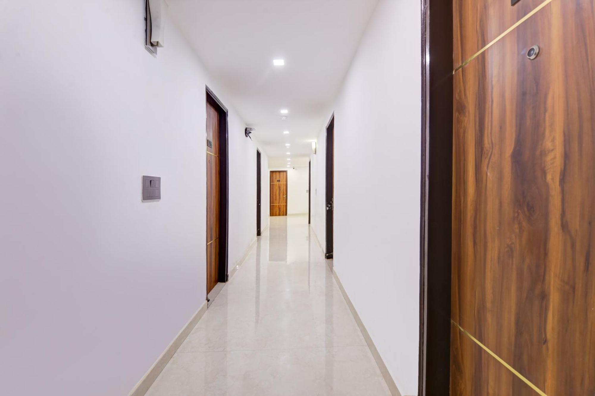 Status By Hotel The Emporio Ghaziabad Dış mekan fotoğraf