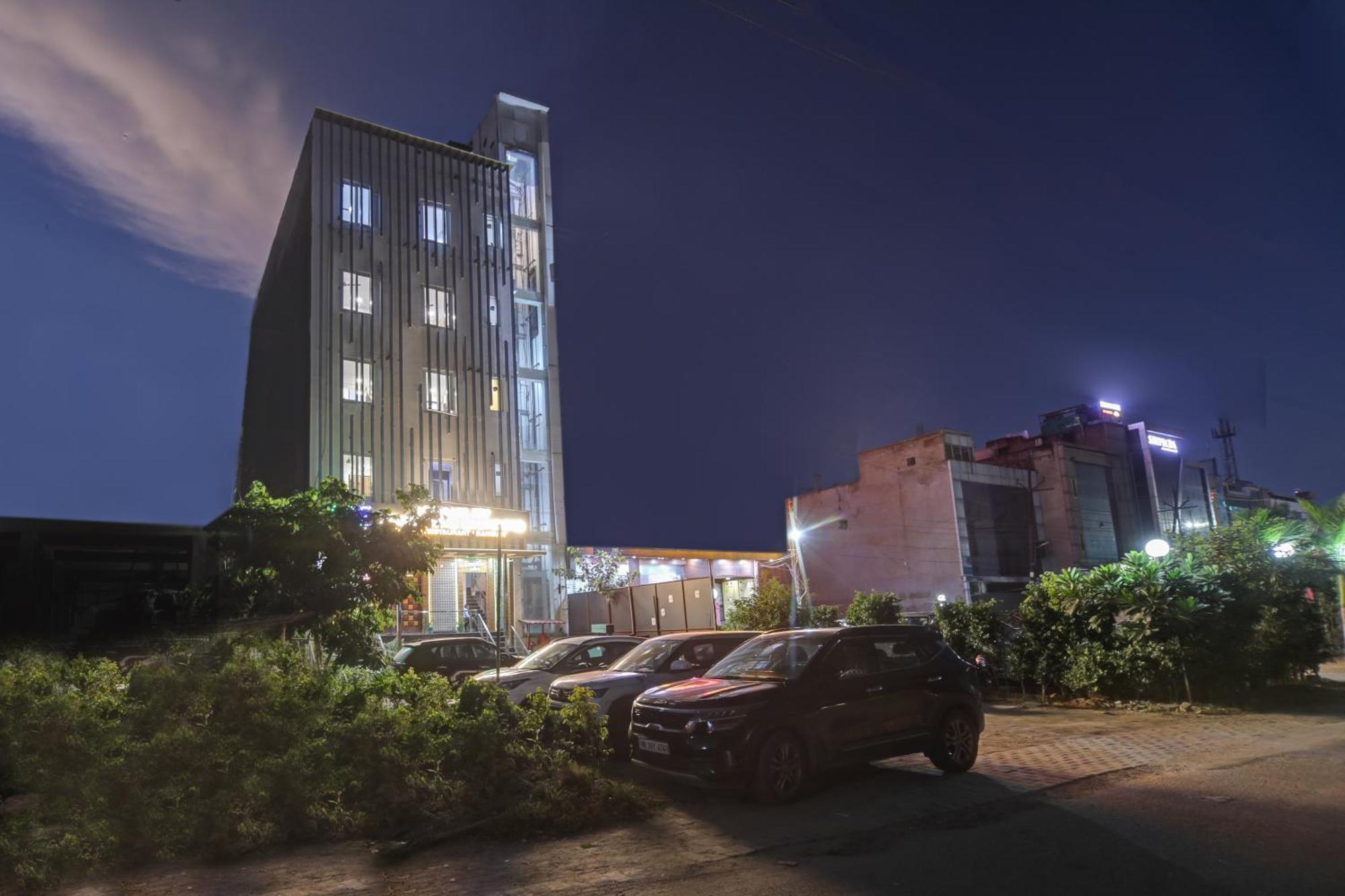 Status By Hotel The Emporio Ghaziabad Dış mekan fotoğraf